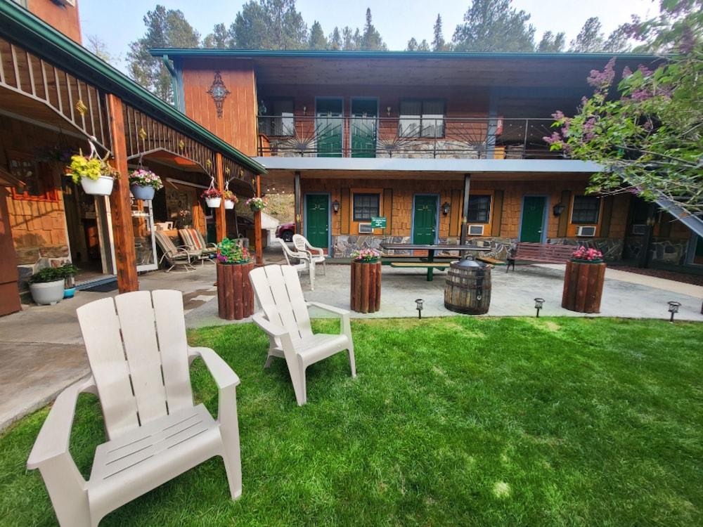 Cedar Wood Inn photo 14