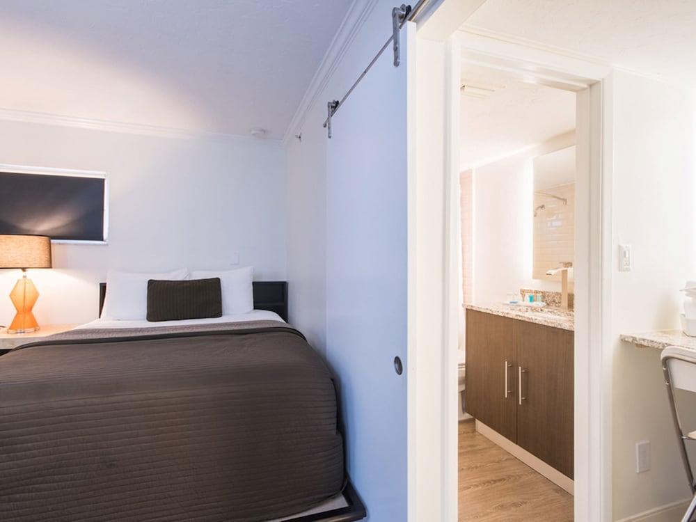 Hibiscus Suites - Gateway to Siesta Key photo 5