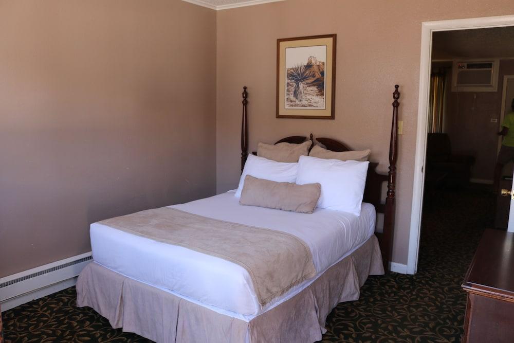 Friendship Inn photo 15