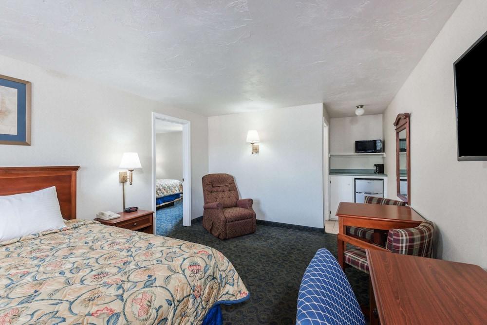 Knights Inn North Attleboro photo 28
