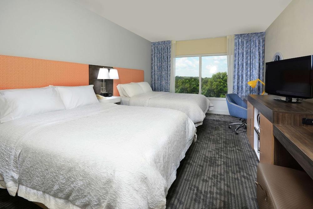 Hampton Inn & Suites Clinton - I-26 photo 17