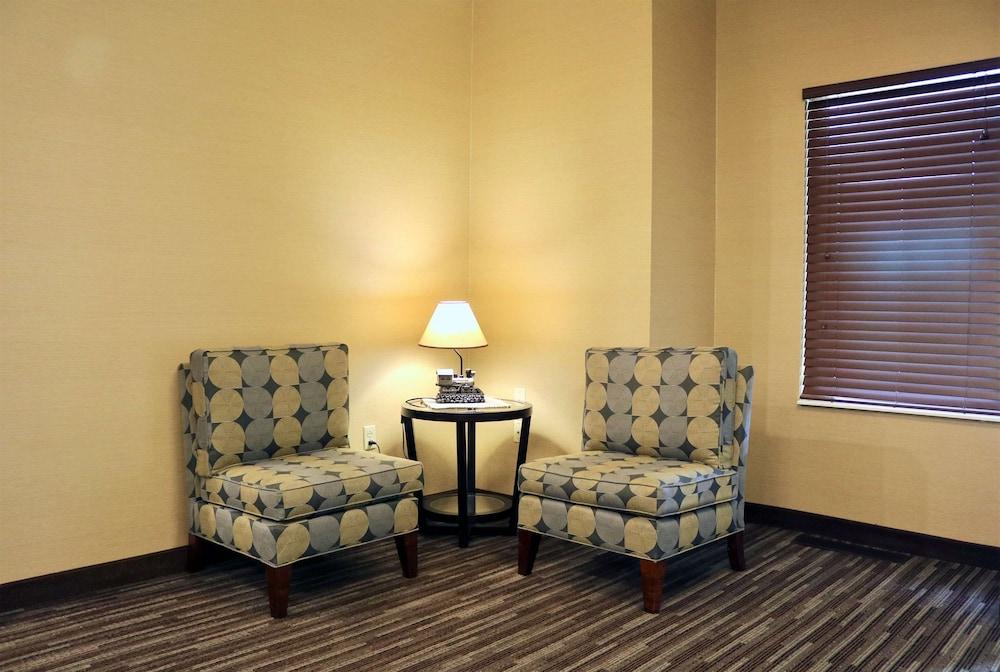 Best Western Fostoria Inn & Suites photo 3