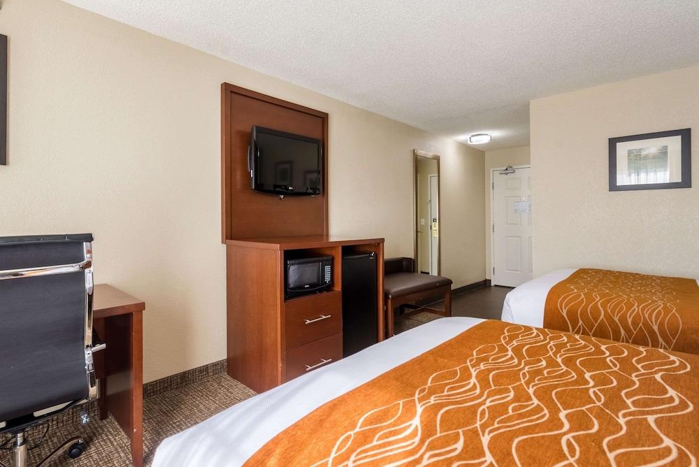 Comfort Inn & Suites Dayton North photo 19