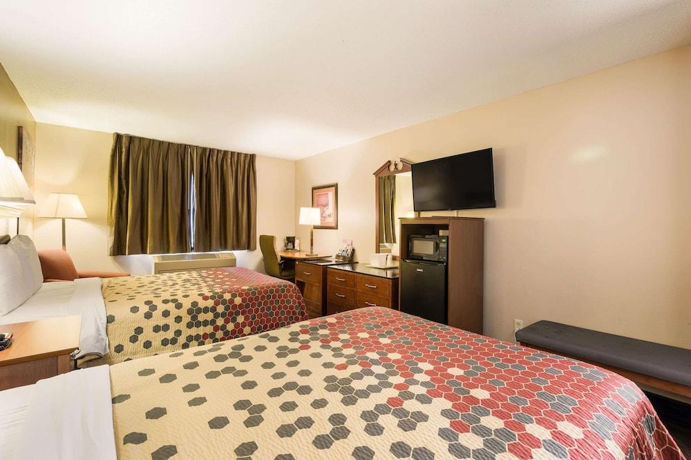 AmericInn by Wyndham Lake Mills photo 16