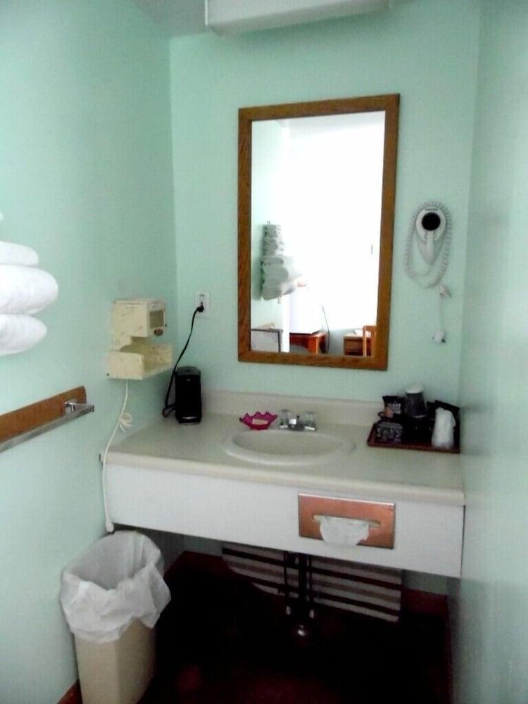 Redclyffe Shore Motor Inn photo 32