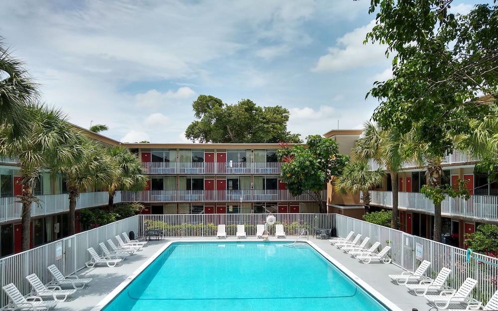 Red Carpet Inn Airport and Cruise Port Hotel Fort Lauderdale photo 28