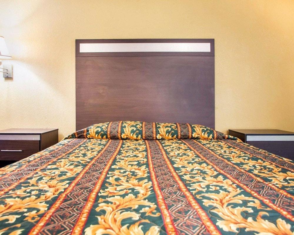 Rodeway Inn Mount Laurel Hwy 73 photo 14