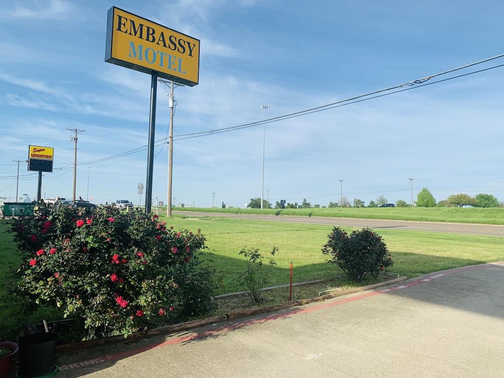 Embassy motel photo 14