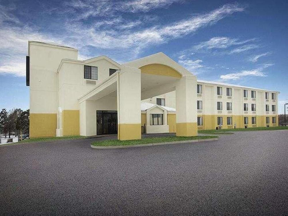 Baymont by Wyndham Fort Collins photo 1