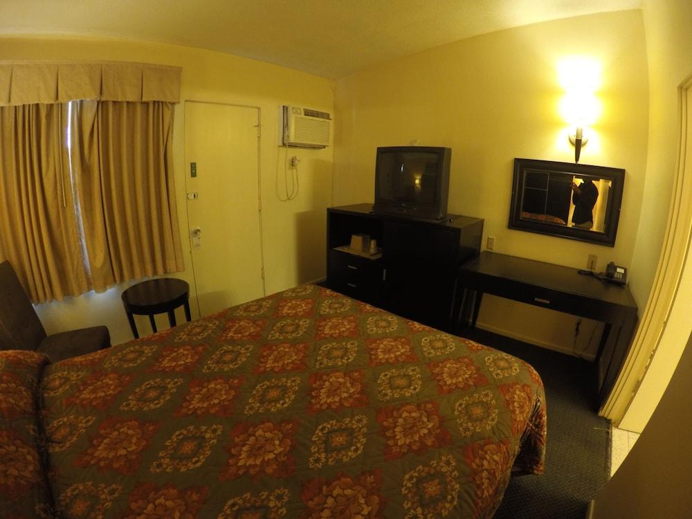 Indio Holiday Motel photo 20