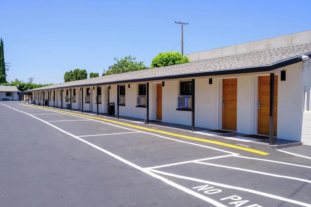 Adobe inn photo 1