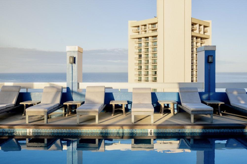 Pacific Monarch Hotel photo 35
