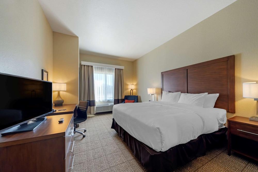 Comfort Inn & Suites Harrah photo 3