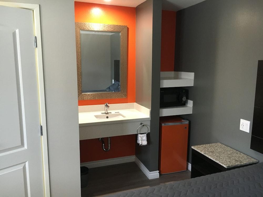 Clover Motel photo 12