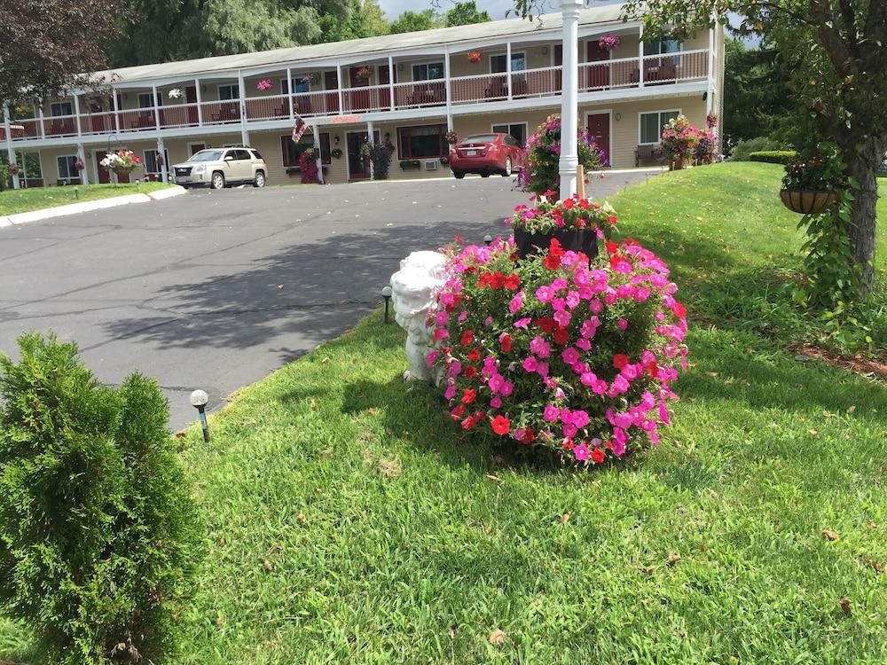 Cozy Corner Motel photo 71