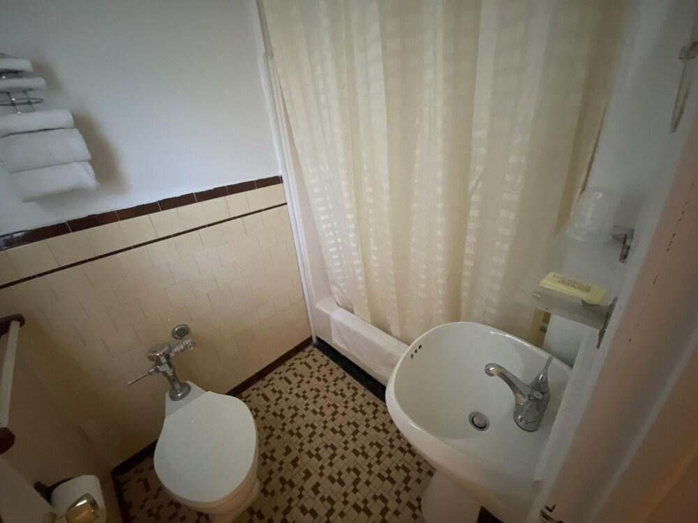 Gateway Inn photo 3