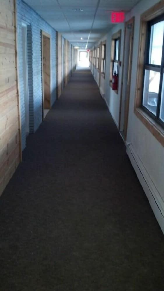 Edmond's Au Gres Inn photo 4