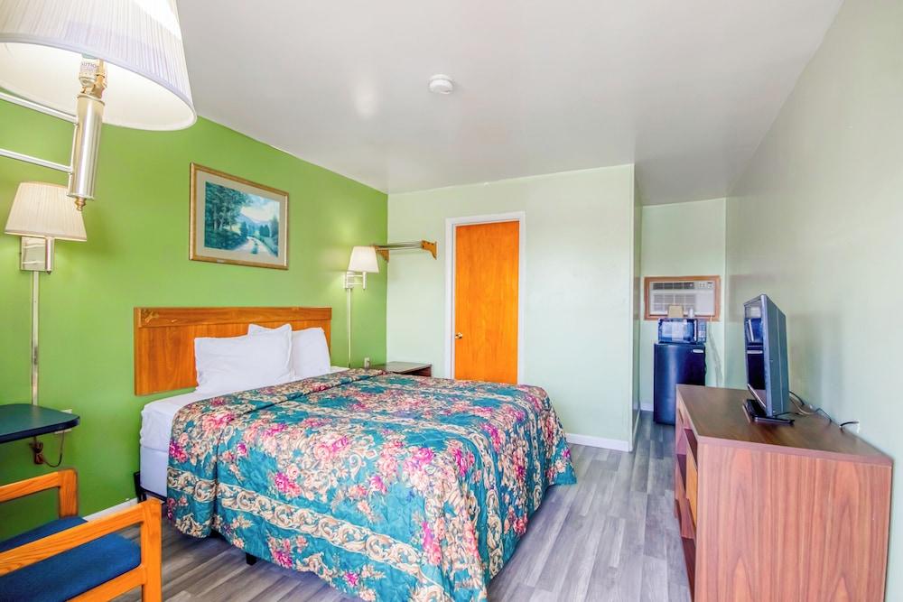 OYO Travelier Motel photo 92