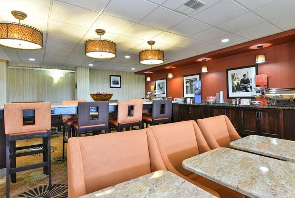 Hampton Inn Sturgis-Lagrange Area photo 37