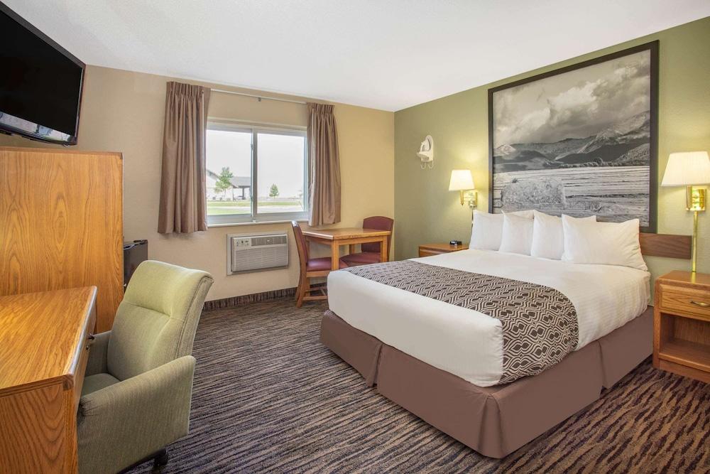 Super 8 by Wyndham Lewistown photo 12