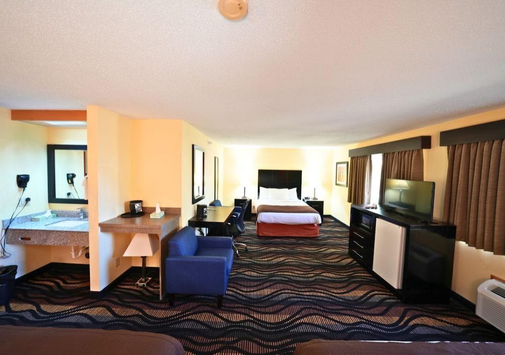 Rock Island Inn & Suites Streator IL photo 27