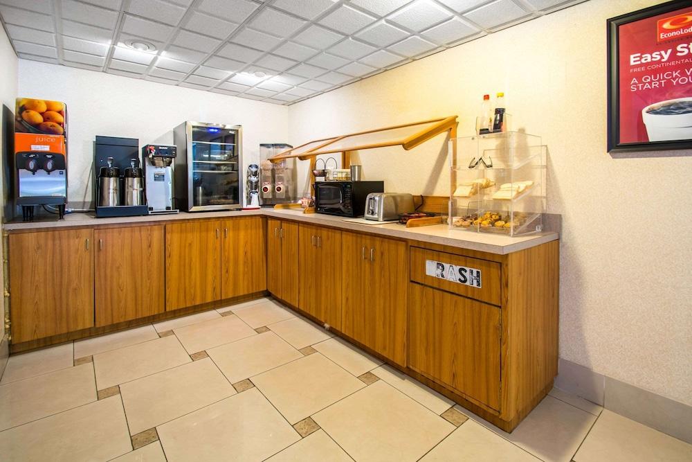 SureStay by Best Western Jacksonville Airport photo 39