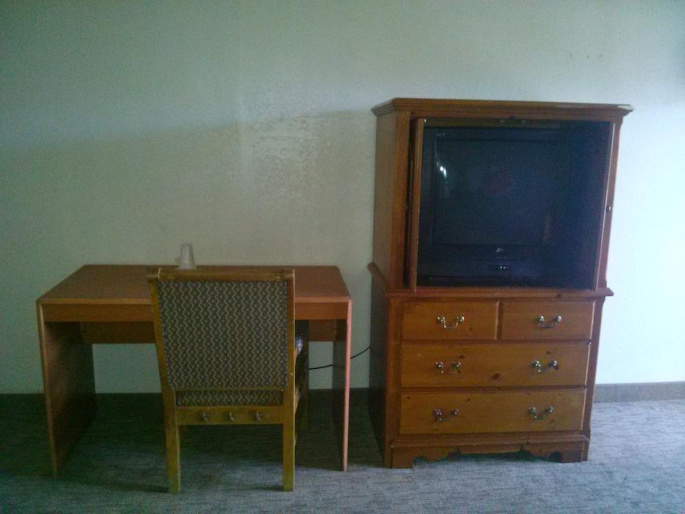 Val U Stay Inn and Suites photo 5