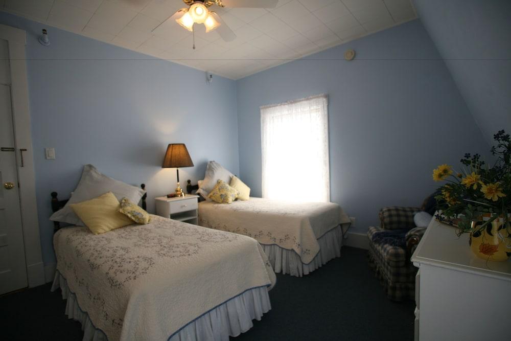 Fullerton Inn photo 7