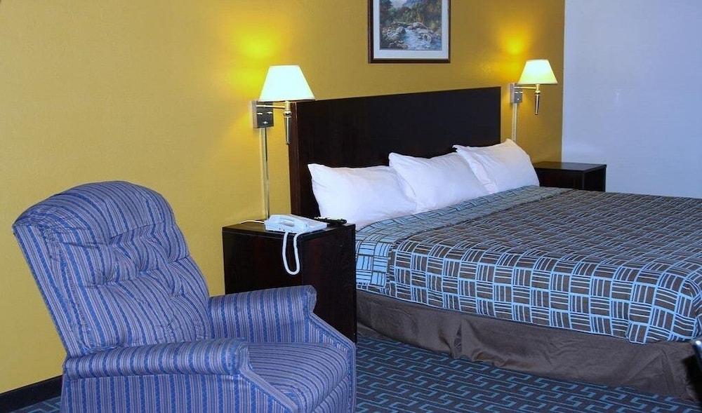 Express Inn & Suites photo 13