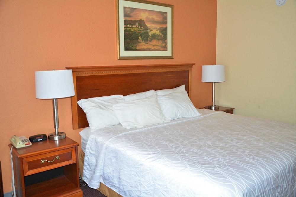 Columbus Grand Hotel & Banquet Center photo 8