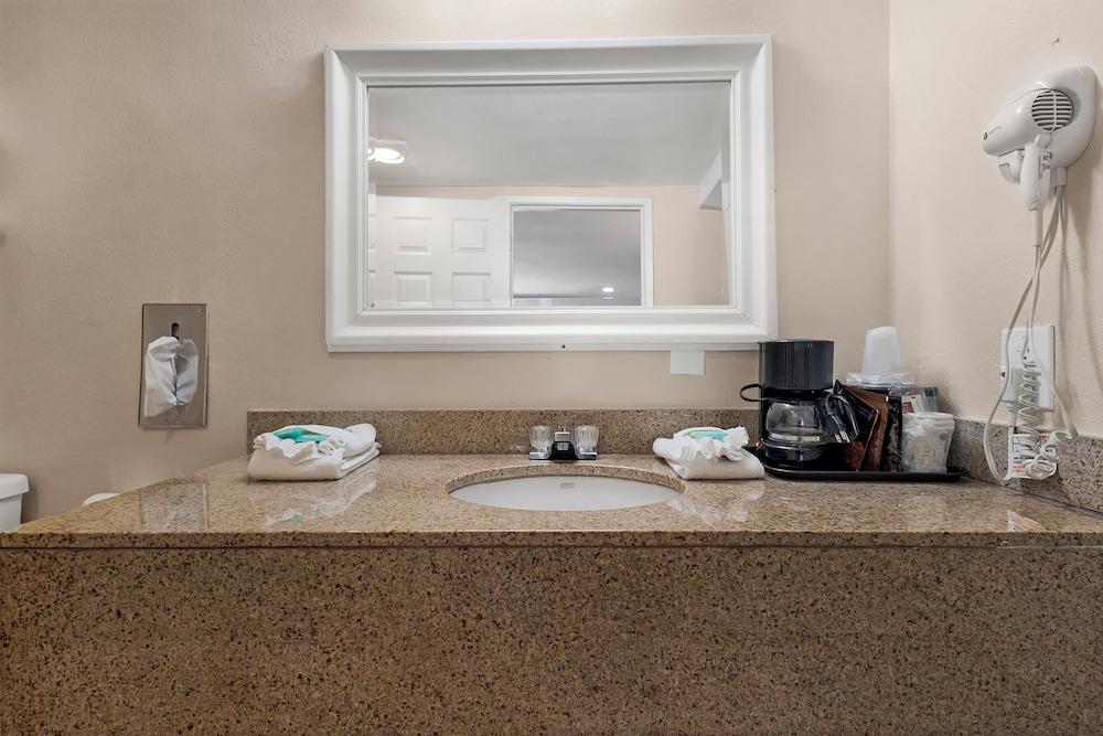 Heritage Inn Express Roseville photo 27