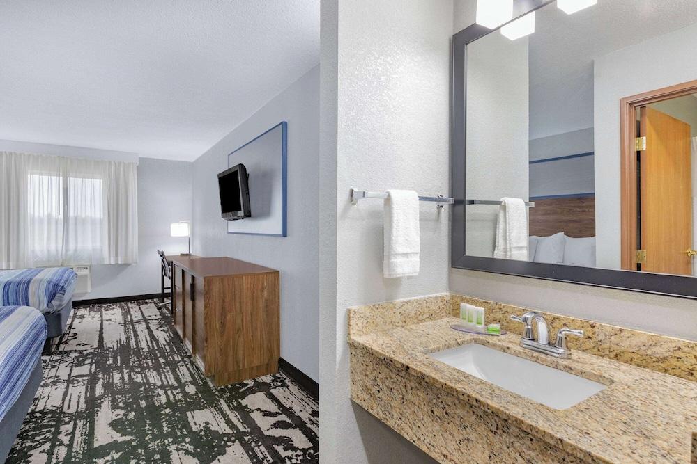 AmericInn by Wyndham Pella photo 7