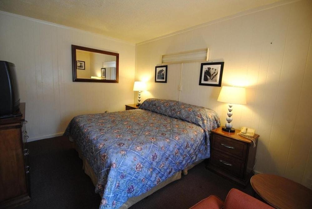 Lee High Inn photo 13