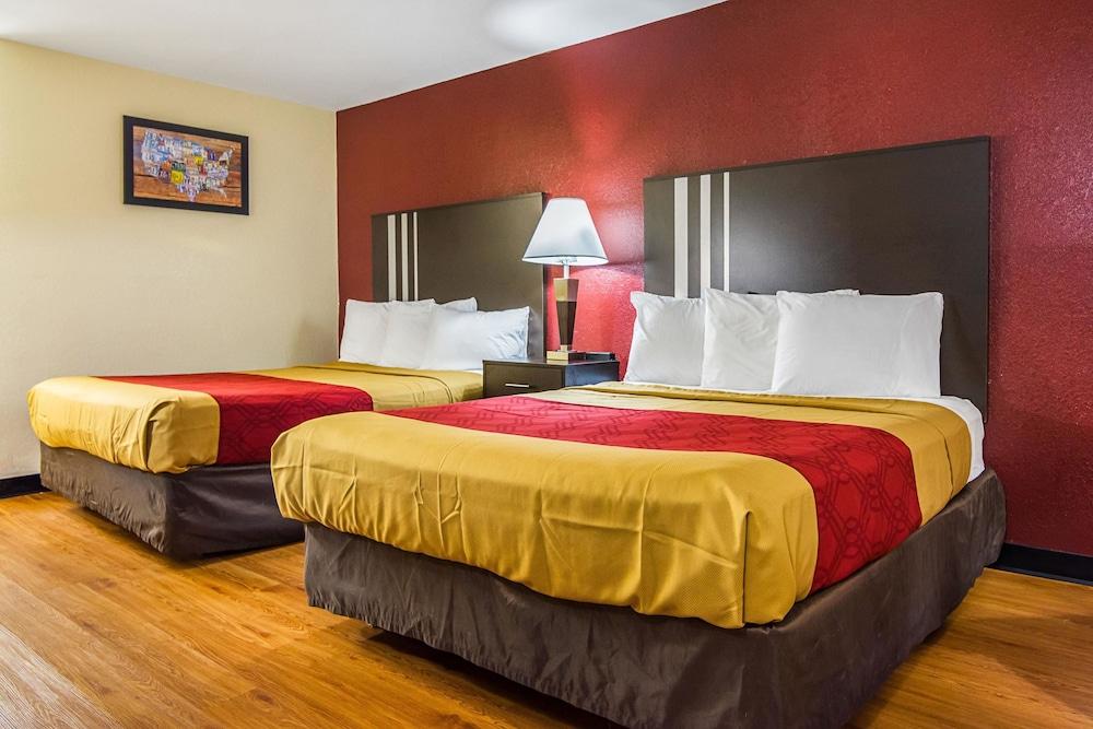 Econo Lodge Research Triangle Park photo 17