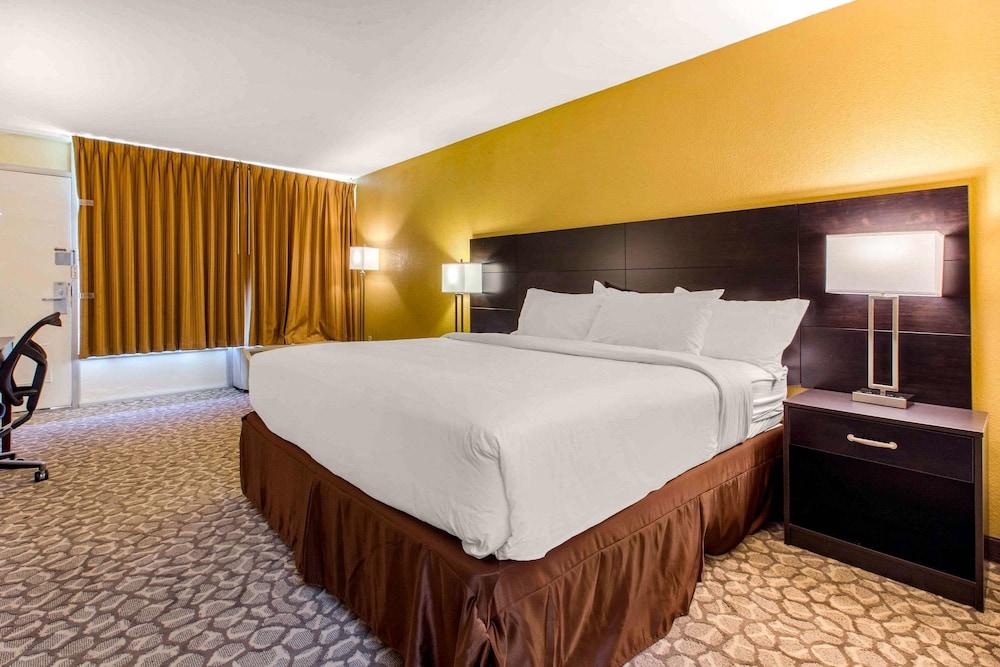 Ramada by Wyndham Santee I-95 photo 12