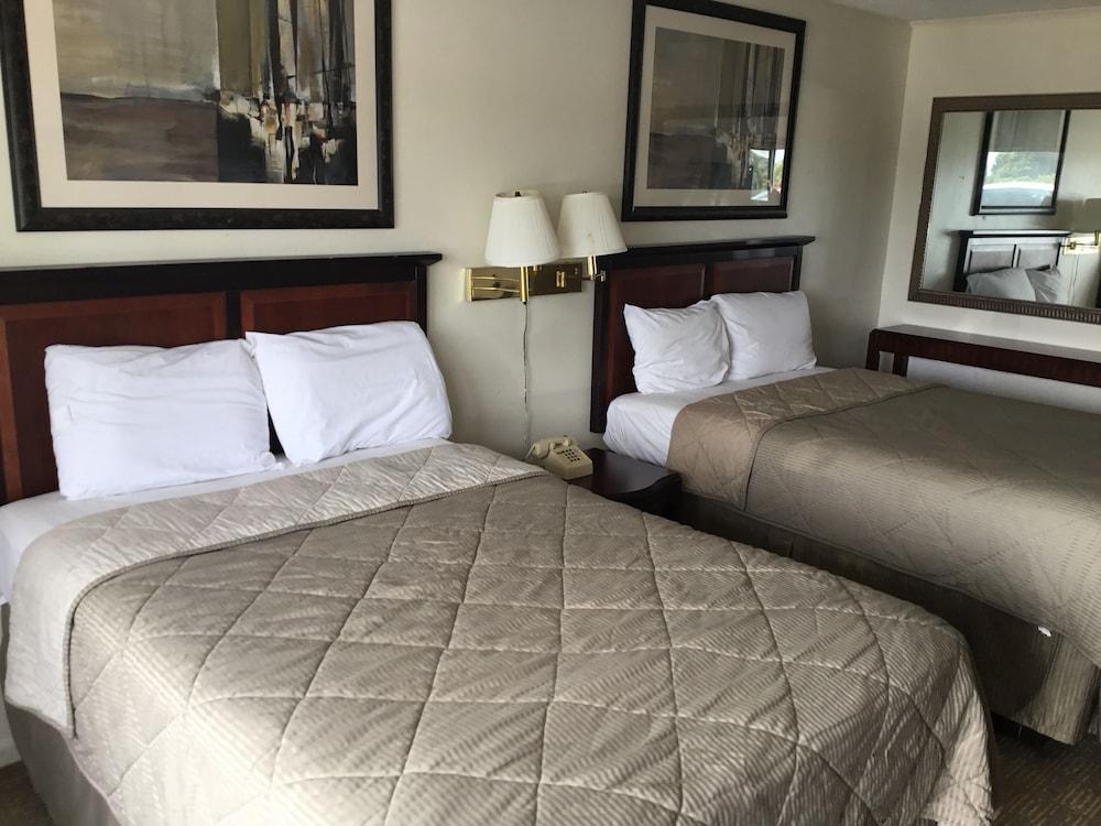 American Inn and Suites photo 15