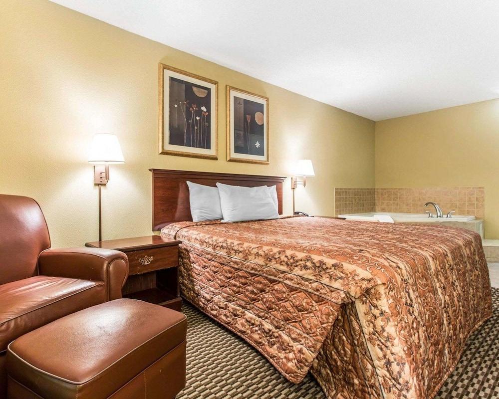 Country Hearth Inn & Suites photo 22