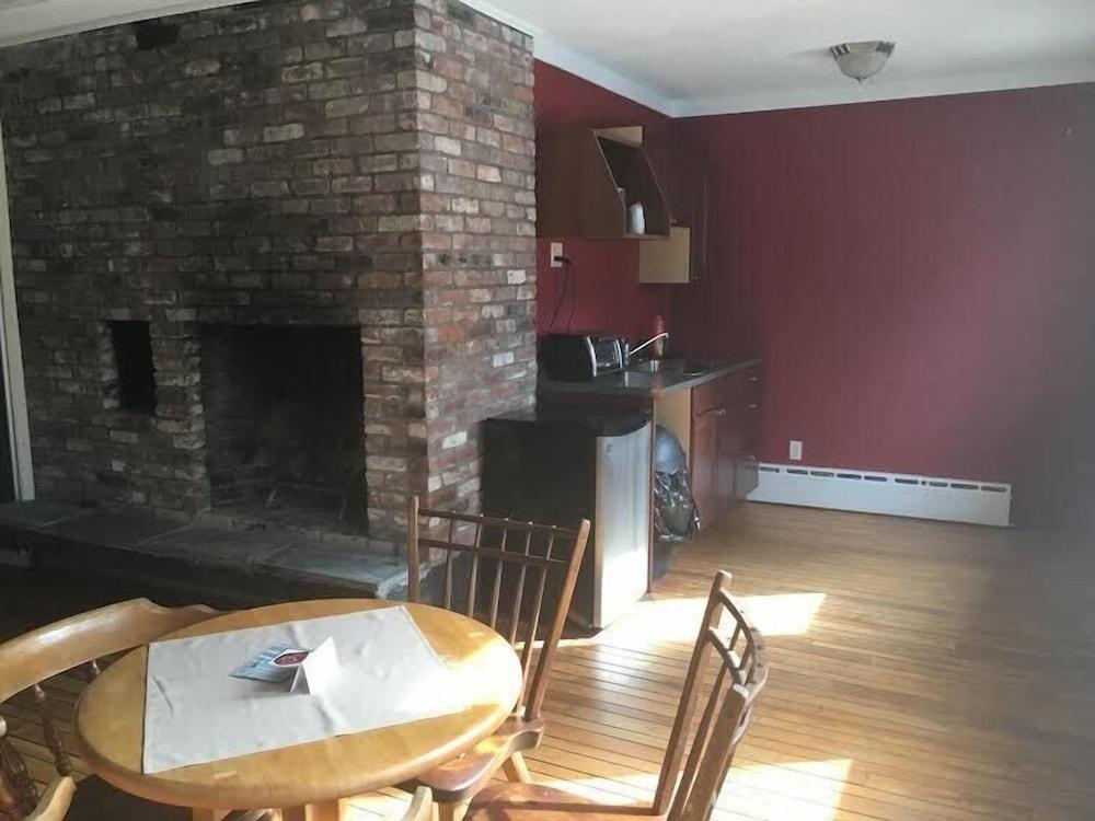 The Upper Pass Lodge at Magic Mountain photo 5