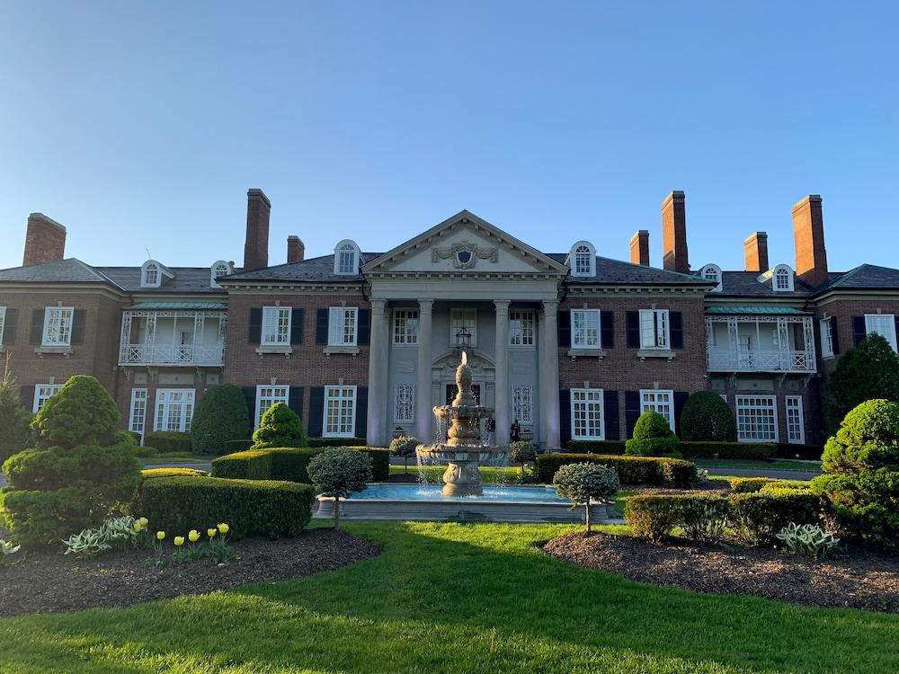 The Mansion at Glen Cove photo 8