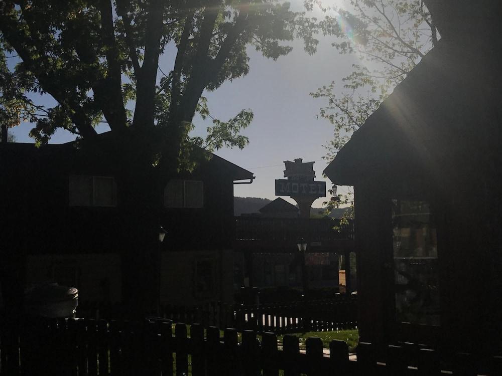 Caboose Motel photo 39