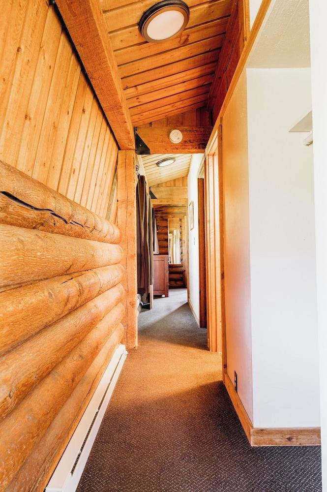 Chico Hot Springs Resort & Day Spa photo 45