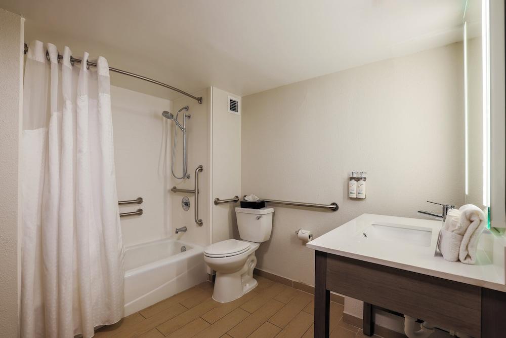 Holiday Inn Express Burlington by IHG photo 27