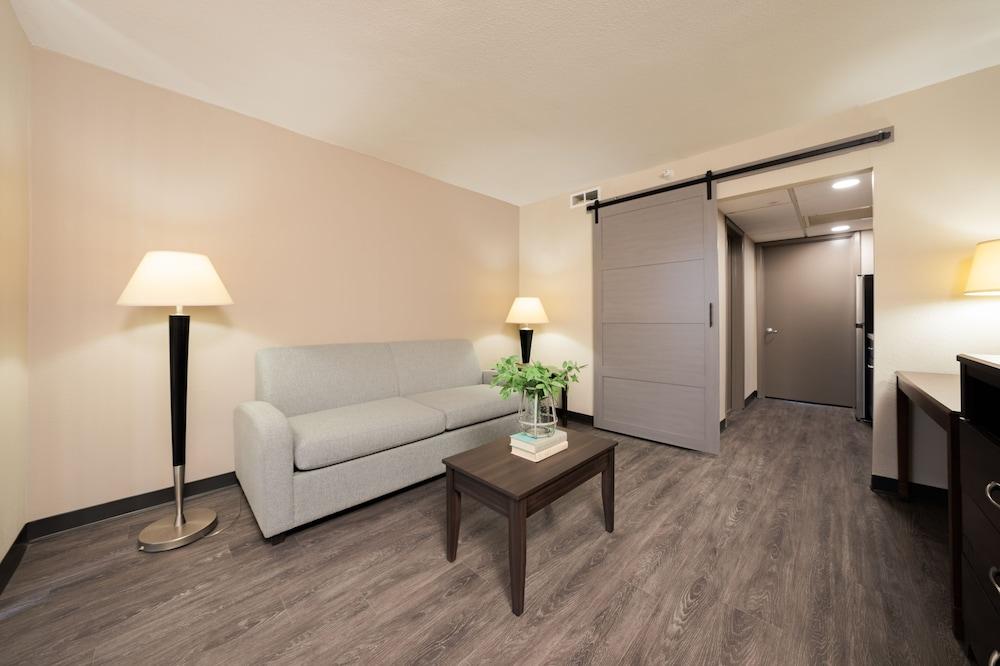 South Country Suites photo 4
