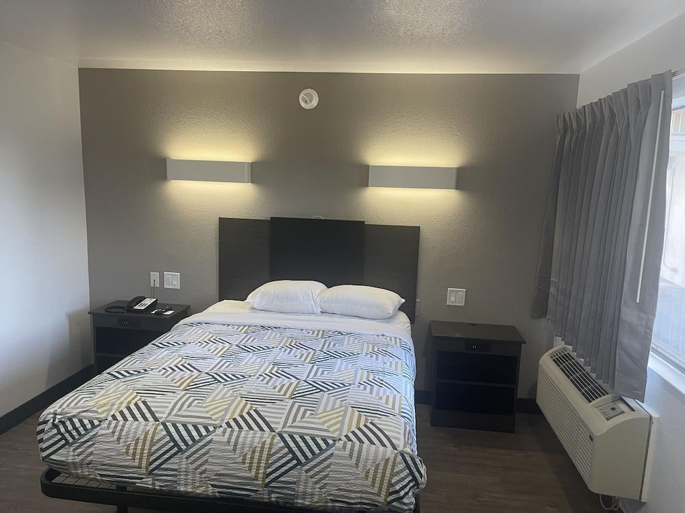 Motel 6 Denton, TX - UNT photo 9