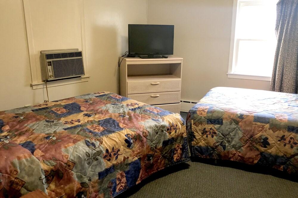OYO Hotel Starlite Seneca Falls photo 18