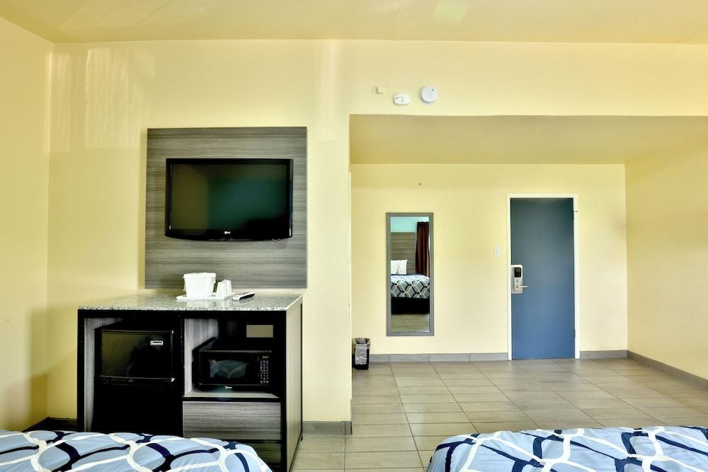 Americas Best Value Inn San Antonio Airport South photo 2