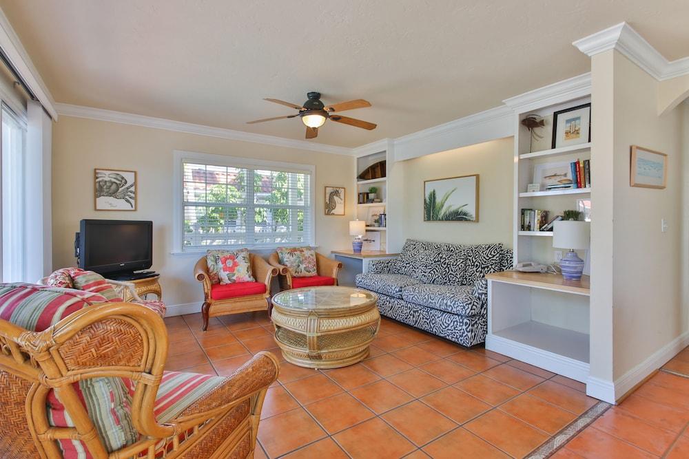 Tortuga Inn Beach Resort photo 6