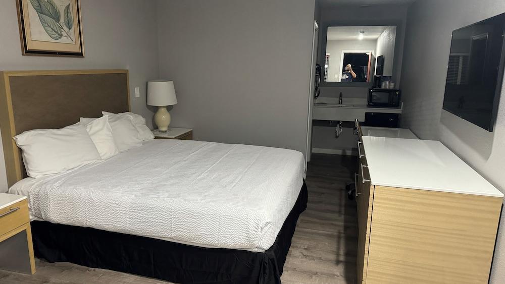 PACIFIC EXPRESS INN photo 10