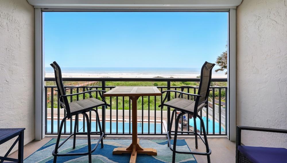 Beacher's Lodge Oceanfront Suites photo 45