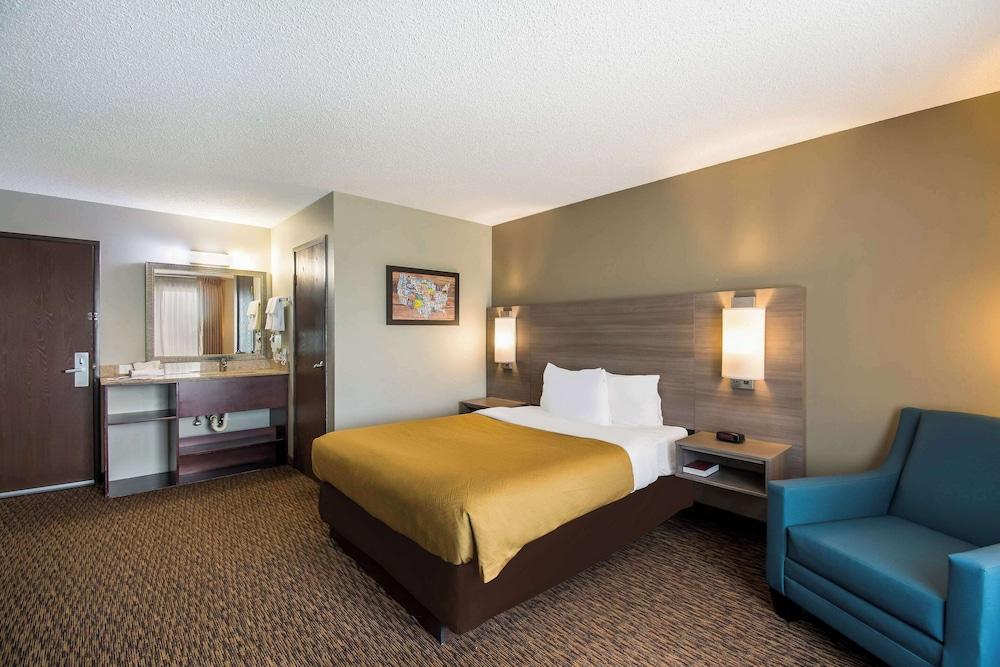 Econo Lodge Duluth near Miller Hill Mall photo 5